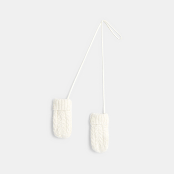 قفازات صوفية ناعمة باللون الأبيض للفتيات الصغيرات